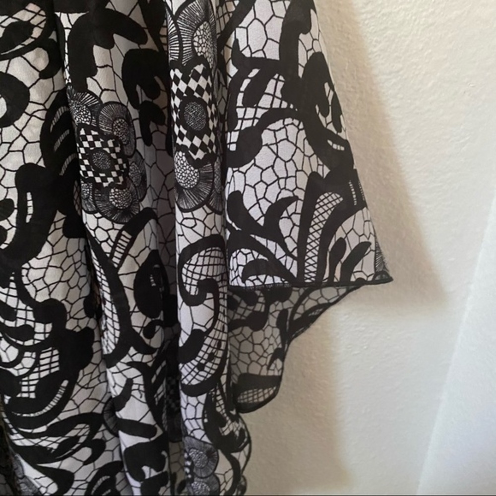 Violet&Claire Flowy Oversized Pattern Top Small - image 4